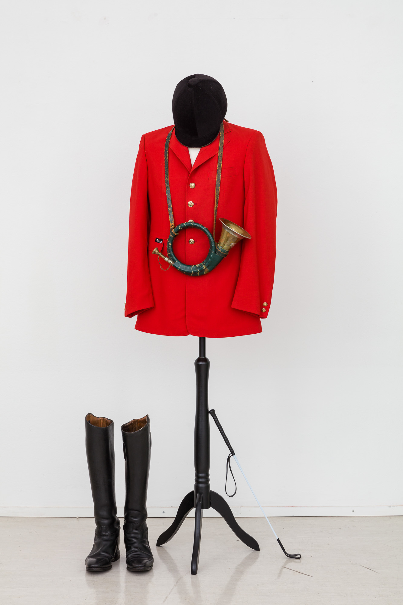 Fox chaser, 2009

Coat rack, hunting horn, crop, red fox coat, riding helmet, riding boots
170 x 50 x 30 cm